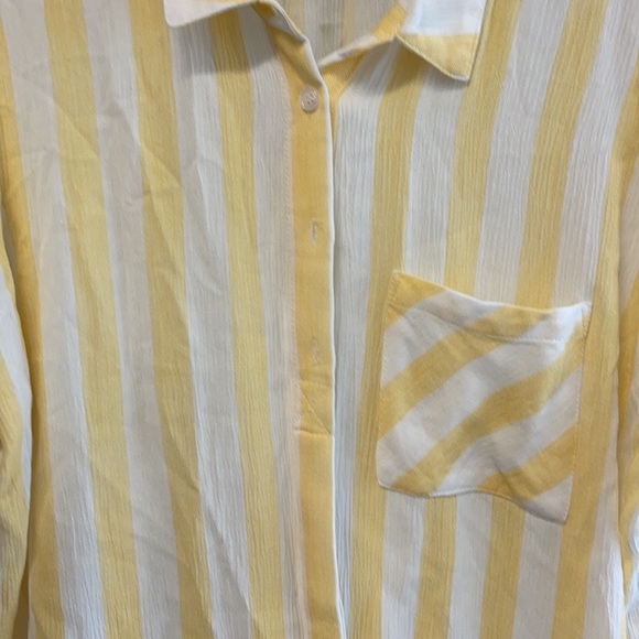 Summer button down blouse - Picture 3 of 5